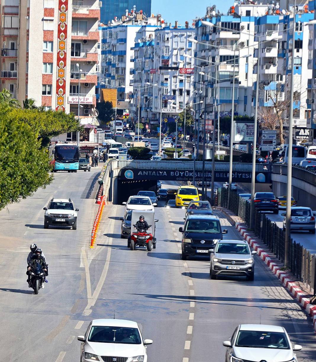 Büyükşehir belediyesinden o caddede otobüslere yeni uygulama! Trafik yoğunluğu yaşanınca baştan sona değiştirildi 8